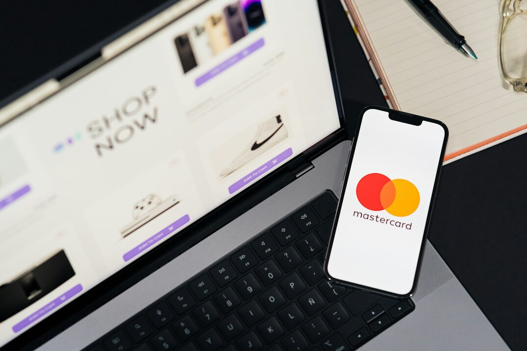 Laptop mostrando un sitio web de comercio electronico creado como proyecto final